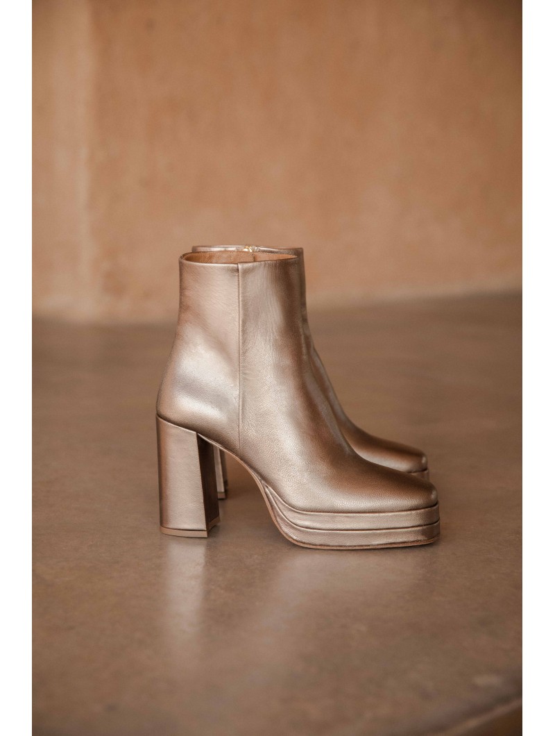 boots mit schnallen gold